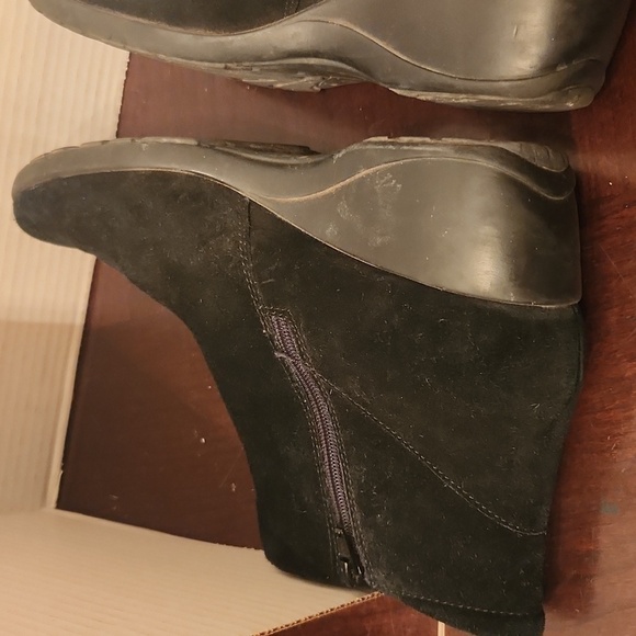 Clarks Boots Size 10 Black Suede Ankle Bootie - Picture 6 of 13